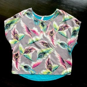 Beautiful feather print top: Small